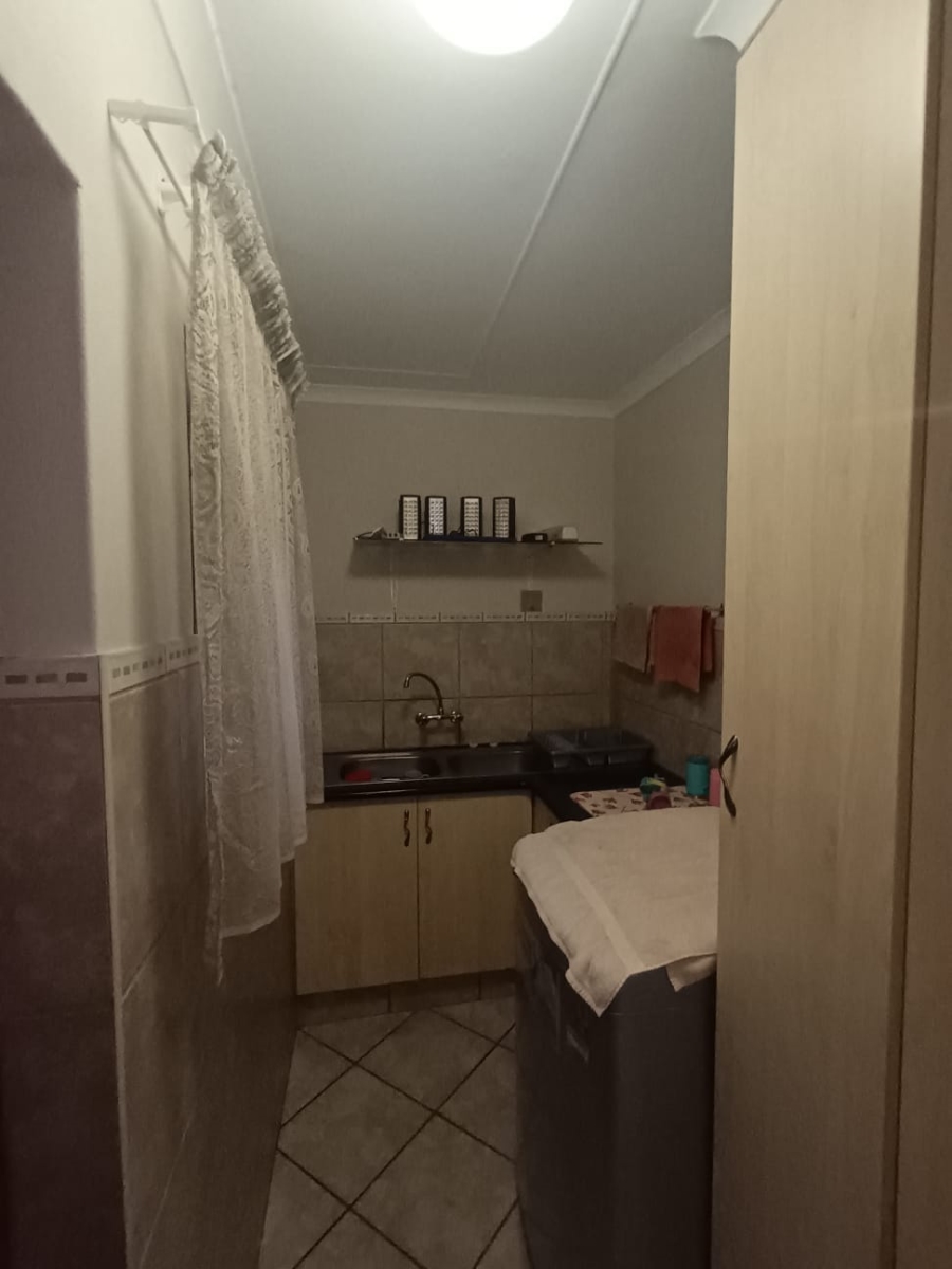 To Let 3 Bedroom Property for Rent in Island View Western Cape